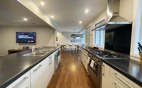 New Painted 5 Bdms Specious House Close To The Base
