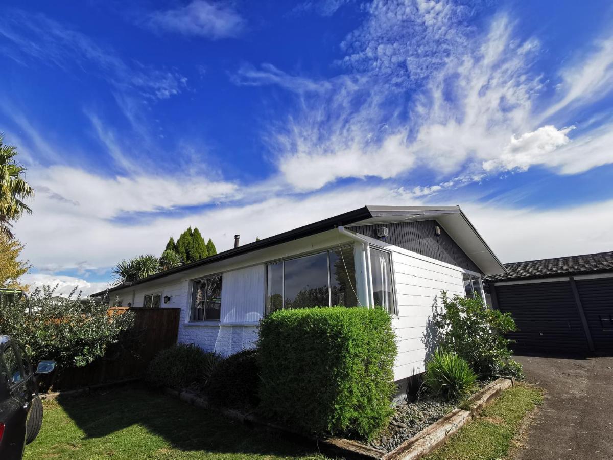 New Painted 5 Bdms Specious House Close To The Base Hamilton Exterior photo